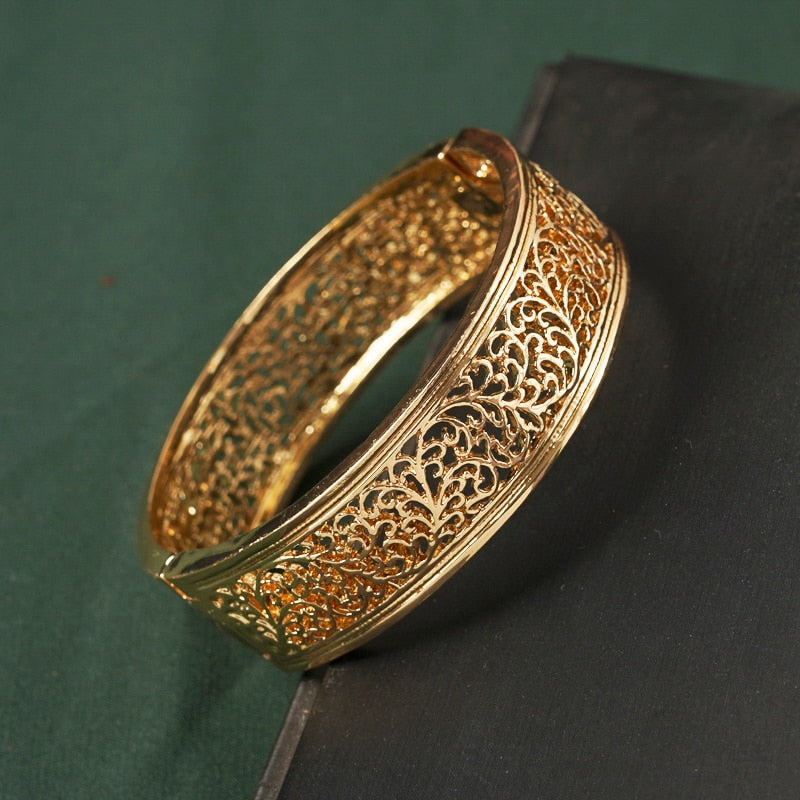 New Arabesque Golden Bangle & Earring